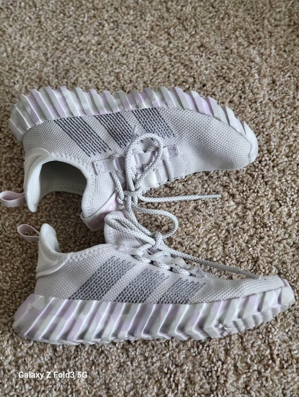 ♥️EUC♥️ Adidas Girls Lightweight Athletic Shoes - Pale  Gray - Picture 7 of 8